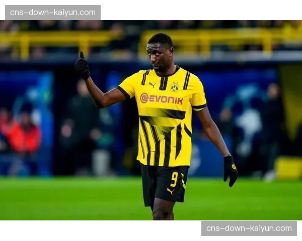 战术板：斯图加特前锋吉拉西的两次进球，均源于中场穿透性直塞打身后